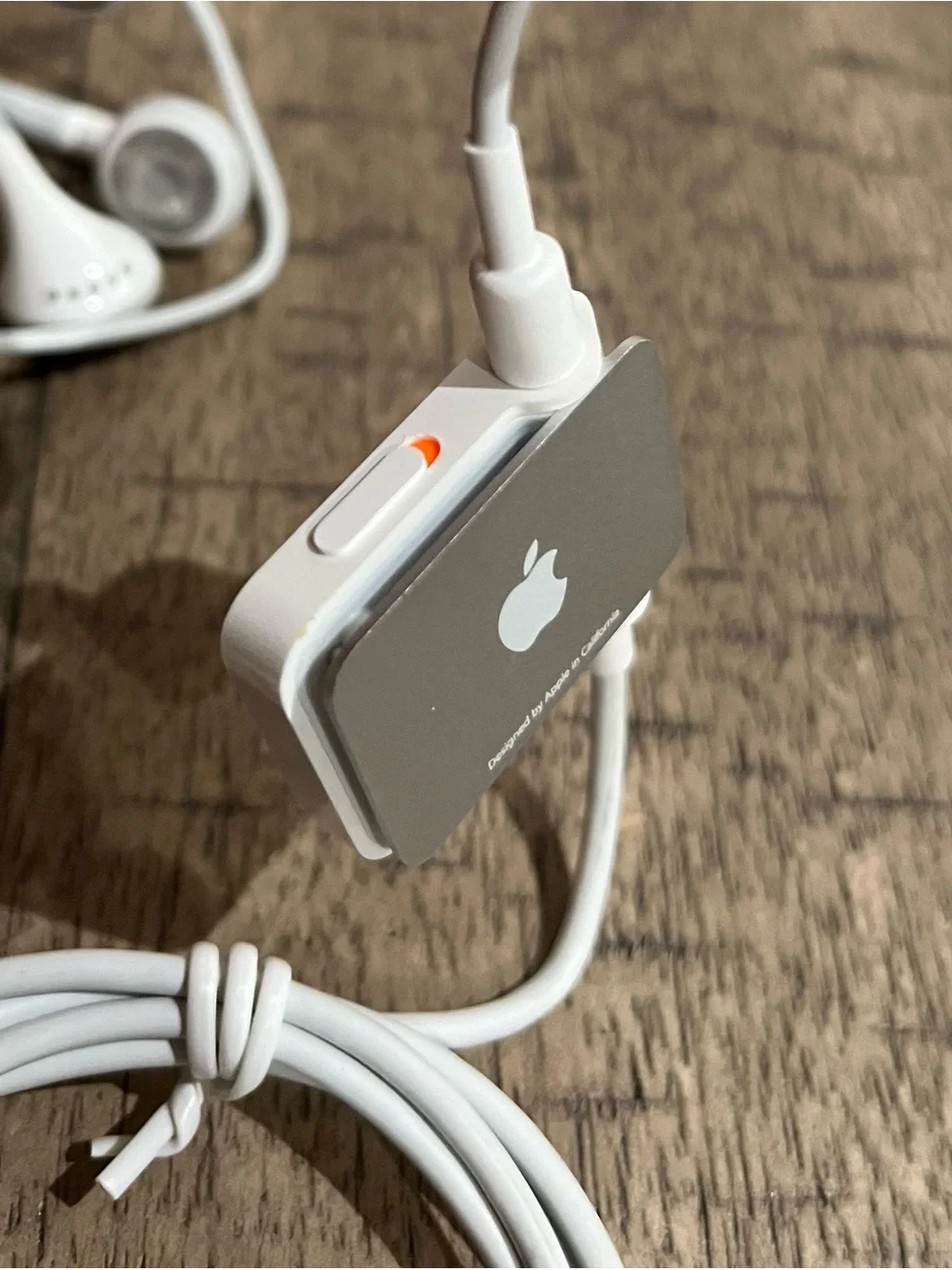 Apple iPod A1187 FM Radio Remote 2007, Authentic 4th Gen Mini White w/ Ear Buds